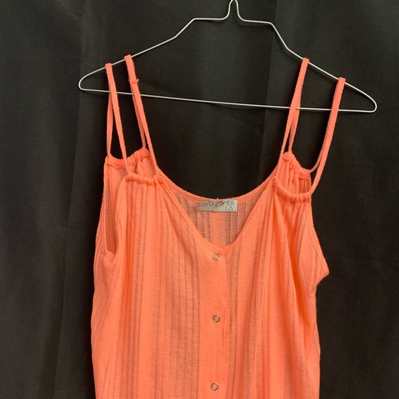 Peach colored tank - Picture 2 of 4